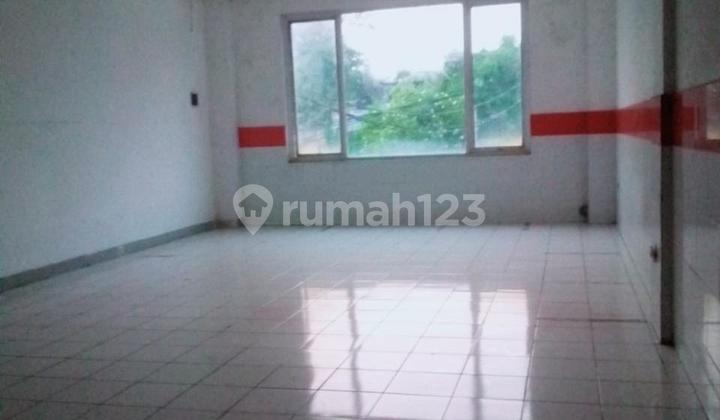 Shop House Facing Main Road 3-Storey Building Ready for Occupancy in Jelupang 2