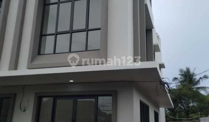 Ruko 2.5 Lantai Siap Pakai Ideal untuk Minimarket di Serang