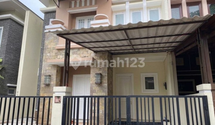 For Rent 2-Story House in Celebration Garden, Grand Wisata Bekasi