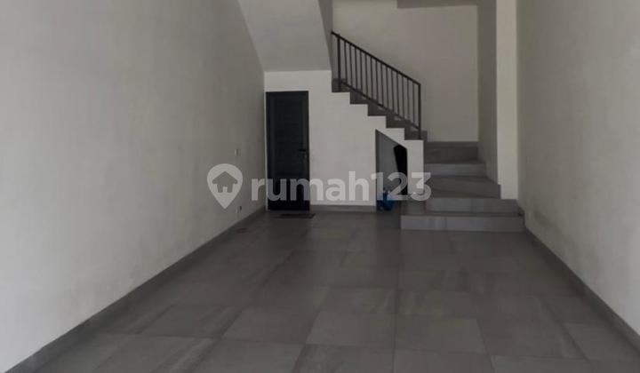 Own a Ready-to-Use Shop House and Guaranteed to Be Bustling in Depok, Price Only 1.5 Billion 2