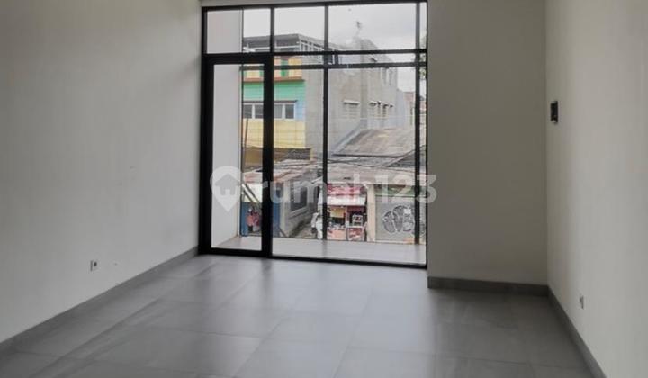 Own a Ready-to-Use Shop House and Guaranteed to Be Bustling in Depok, Price Only 1.5 Billion Own a Ready-to-Use Shop House and Guaranteed to Be Bustling in Depok, Price Only 1.5 Billion