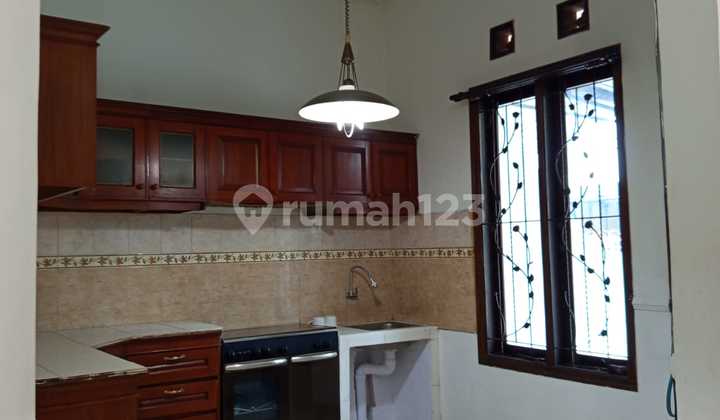 Rumah Cantik 1.5 Lantai di Kiaracondong Siap Huni Rumah Cantik 1.5 Lantai di Kiaracondong Siap Huni