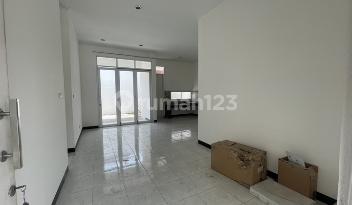 Disewakan Rumah Sommerville Taman Kopo Indah V Siap Pakai 3 Kamar Tidur, Dekat Sekolah Talenta, Exit Tol Margaasih