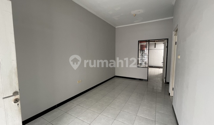 For Rent: Taman Kopo Indah 3 House, Full Building to the Back, 2 Bedrooms, 1 Bathroom, Close to Margaasih Toll Access and Talenta School 2