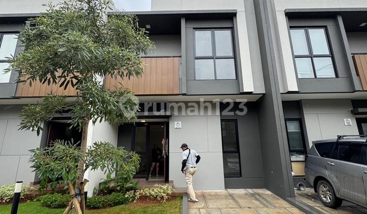 Rumah Brand New 4 Kamar - Summarecon Crown Gading