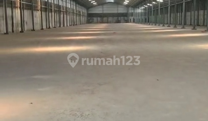 Gudang Istimewa 6000 M2 Pinggir Jalan Raya di Marunda