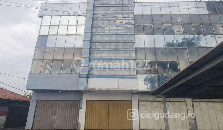 Ruko Tua Ex Bank Lokasi Jalan Raya Ramai