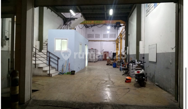 Large Type Warehouse + Well-Maintained Crane Condition in Bizpark Daan Mogot