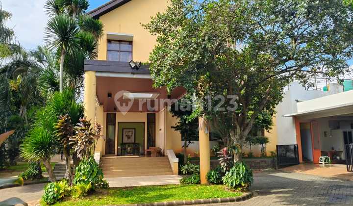 Second-Hand House for Sale, Luxurious and Spacious Near Station and Toll Road 2