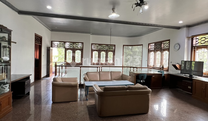 Rumah Mewah 3 Lantai Lokasi Strategis dan Asri di Kayu Putih 2