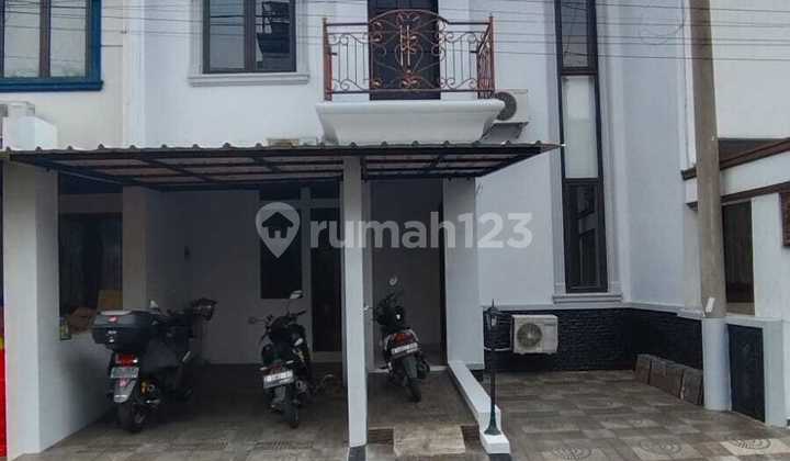 Dijual Rumah 3 Lantai Sangat Strategis, Dijamin Bebas Banjir, di Jatinegara