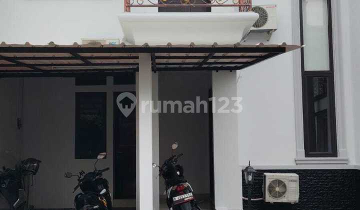 Dijual Rumah 3 Lantai Sangat Strategis, Dijamin Bebas Banjir, di Jatinegara 2
