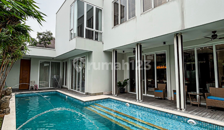 Siap Huni, Rumah Mewah , 2 Lantai, SHM, Bebas Banjir