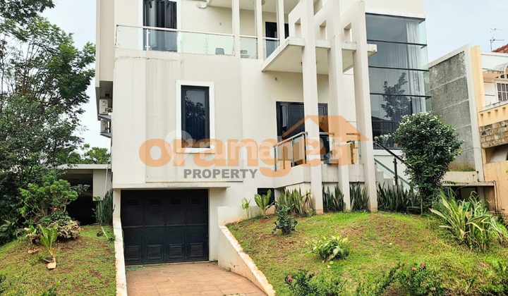 Jual Rumah Mewah 3 Lantai Hook Siap Huni di Legenda Wisata Cibubur