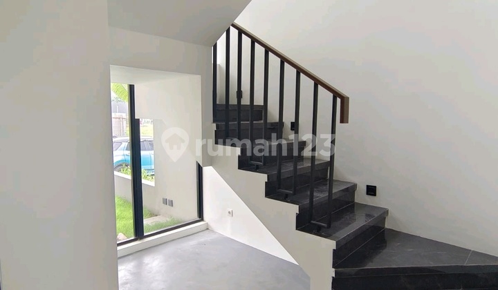 Citraland Utama: New 3-Bedroom House Ready to Live In Near Surabaya Mall 2