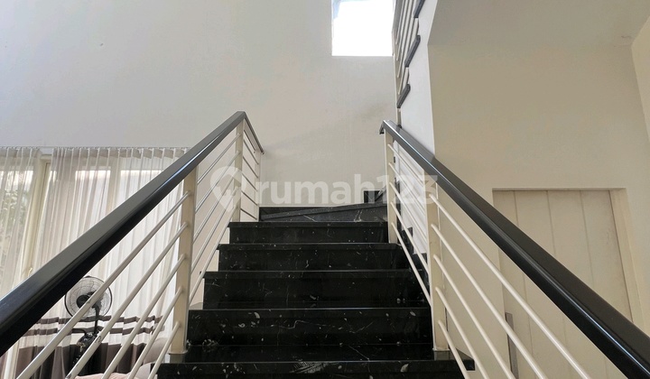 For Sale Luxury House Citraland Surabaya, Flood-Free! 2