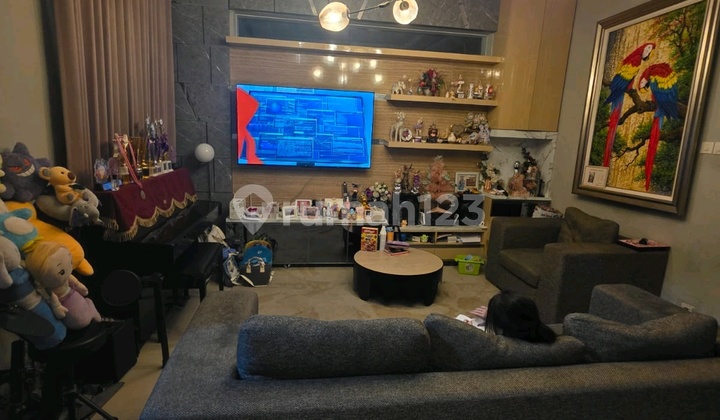 Sell Furnished House Royal Residence Wiyung Surabaya Flood-Free Sell Furnished House Royal Residence Wiyung Surabaya Flood-Free