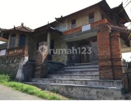 For Sale Villa with Hill and Ocean View