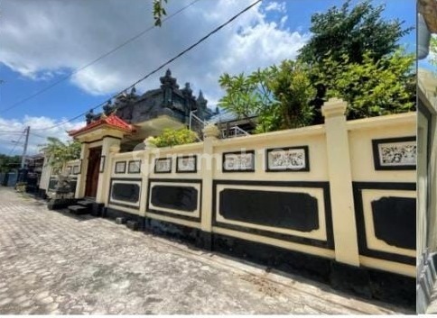 Rumah Tinggal Ada Kolam Renang Jalan I Ketut Jejer , Perum Artha Sambangan