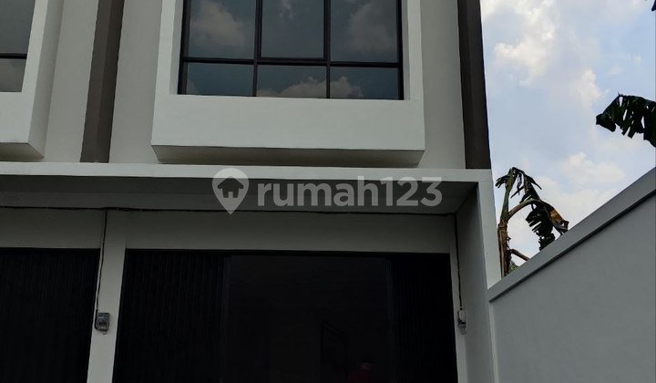 Strategic Shop House with Spacious Parking, Size 4.5 x 20, on Jl Raya Kedau Jati Asih Bekasi 1