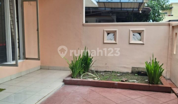 For rent: House at De Villa 1 Complex, Jl. Sei Berantas, Medan Baru. For rent: House at De Villa 1 Complex, Jl. Sei Berantas, Medan Baru.