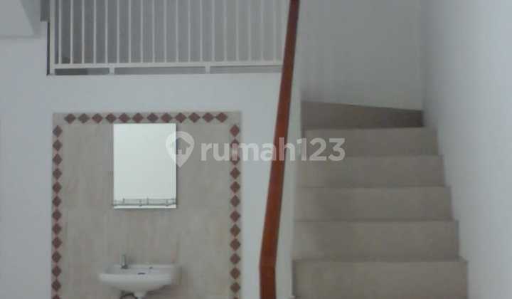 Jaka Permai 2-Story House - Close to Highway, Mall & Station! 2