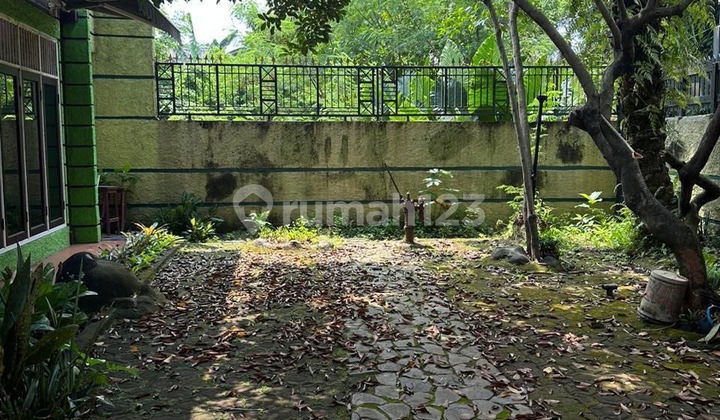 Rumah 2 Lantai Siap Huni - Dekat Pintu Tol di Cibubur! 2