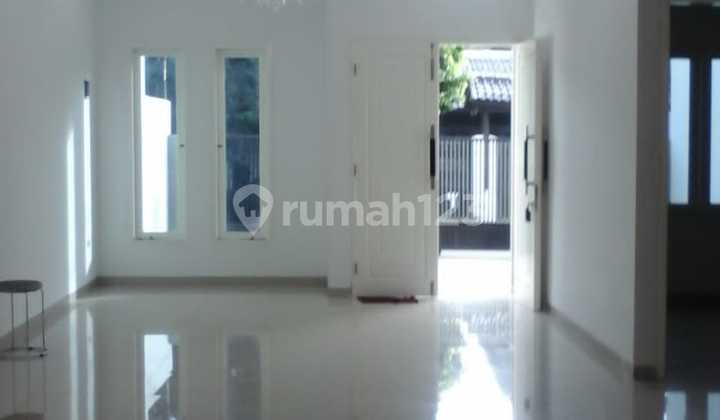 Rumah 2 Lantai Jaka Permai - Dekat Tol, Mall & Stasiun!