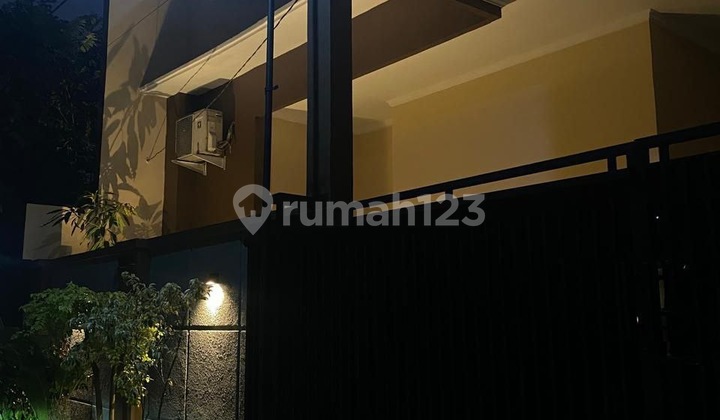 Rumah Nyaman 2 Lantai - Siap Huni di Galaxy Bekasi! 2