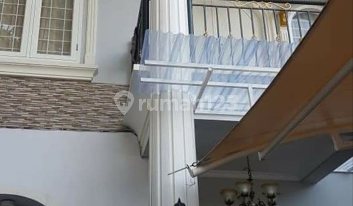 Rumah 2 Lantai - Lokasi Strategis di Jatibening Baru! 1