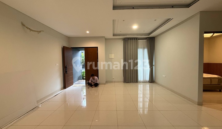 Premium 2-Story House in Summarecon Bekasi - Elite Cluster, Strategic Location! 2