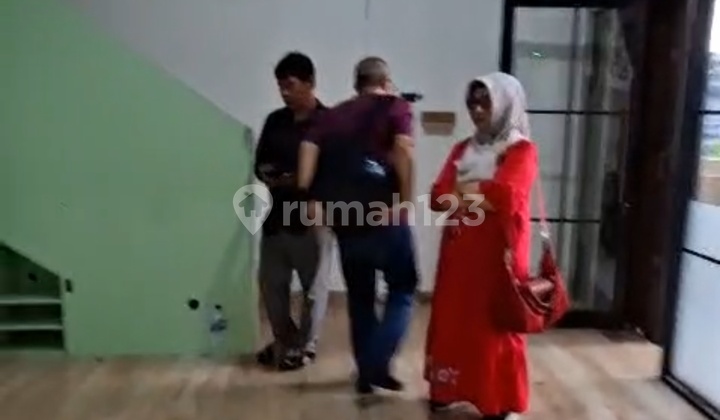 Ready-to-Occupy Shop House, Zero Down Payment, on Kh. Hasim As'ari Street near the Graha Raya Gate. 2