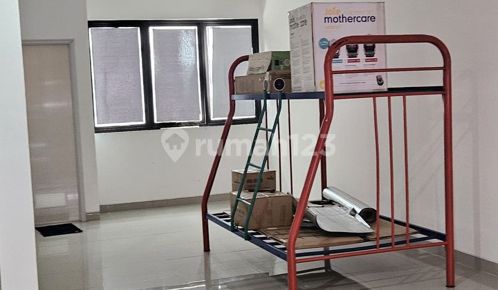 3-Storey Shop House on Main Road, Poris Indah, Tangerang City 2