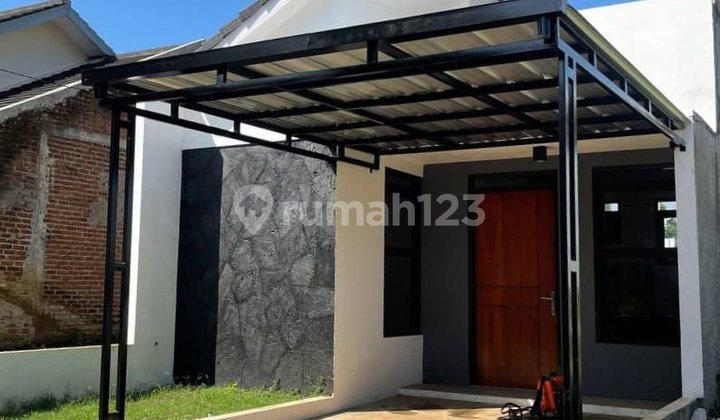 Beautiful Minimalist House Near Kota Baru Parahyangan