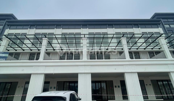 Ruko 3 Lantai Hadap Jalan Boulevard di Gading Serpong