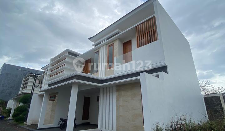 Rumah 2 Lantai: Mewah, Dekat Kampus Ugm & Pusat Kota Jogja