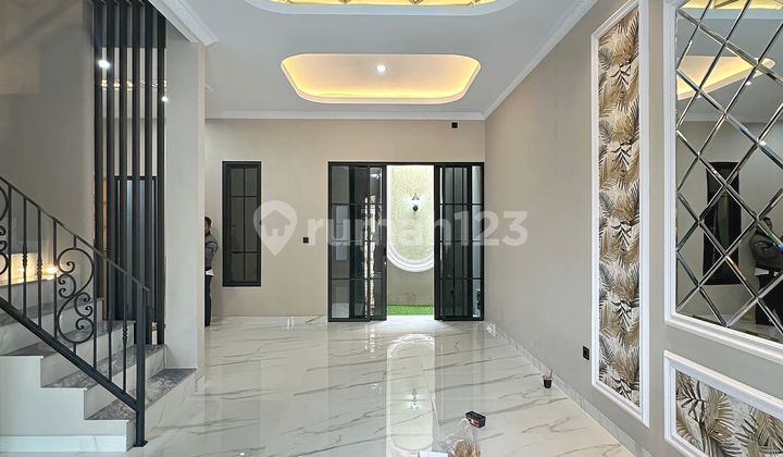 New Modern House Strategically Located in Jagakarsa Near Andara Toll Road 2