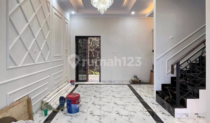 Rumah Baru Modern Classic di Townhouse Pinggir Jalan Jagakarsa 2