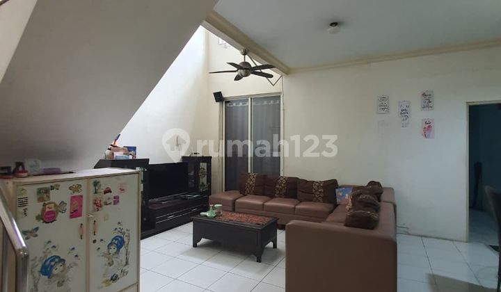 Dijual Rumah 2 LT Nyaman 4+1 KT di Kawasan Taman Golf Modernland 2