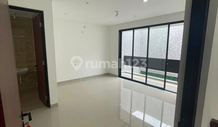 Rumah Baru Desain Modern Ada Pool 4+1 KT Asri di Bintaro Sektor 9 2