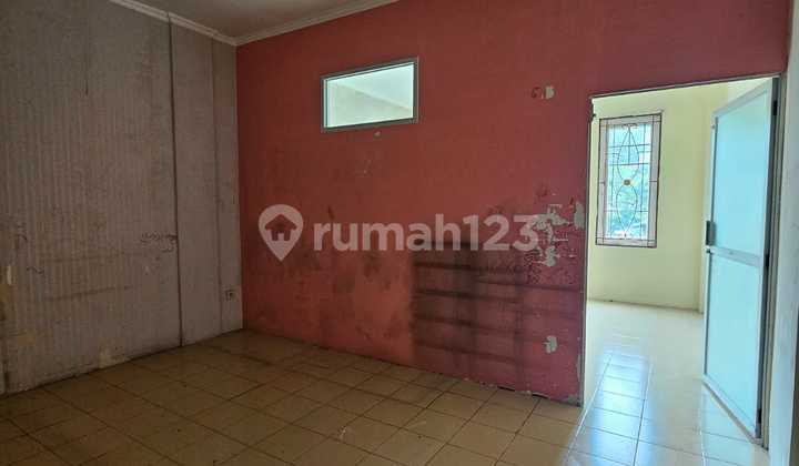 Price Reduced, Quick Sale, 2.5-Story Shop House, 61 M2 Area, Ready to Occupy in Banjar Wijaya 2