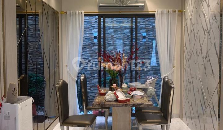 Dijual Rumah Cantik 2 Lantai Siap Huni di Dakota Suvarna Sutera 2