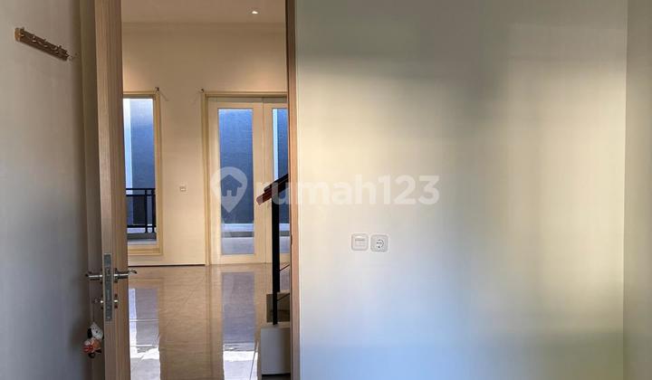 Dijual Rumah Siap Huni Semi Furnish di Emerald Phg Gading Serpong 2