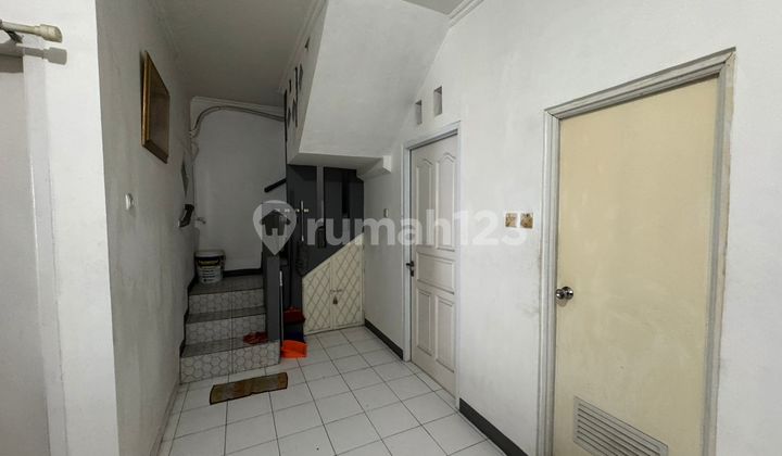 Dijual Rumah Besar 3 Lantai Siap Huni di Taman Royal 2 Baru Renov 2