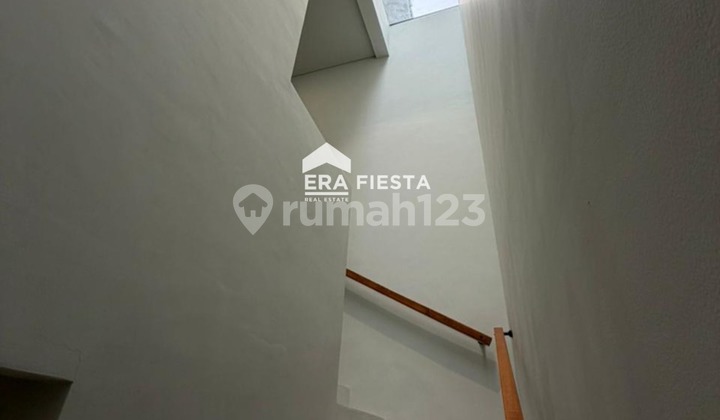For Sale Luxurious Tidy Ready-to-Occupy House in Sutra Gardenia, Alam Sutera 2