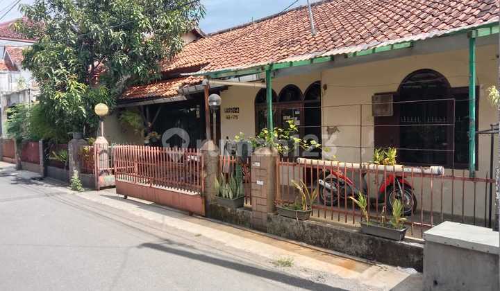 Rumah Jalan Lebar di Margahayu Raya, Bandung 1