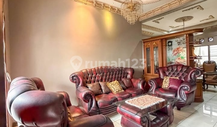 Flood-Free House Near Toll Road and University in Cinere 2