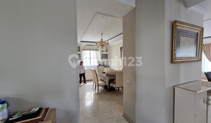 Rumah Mewah American Classic Style dengan 6 Kamar di Karawaci 2