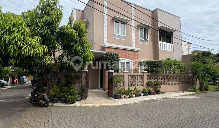 Cheapest! 2.5-story Corner House in Nusaloka BSD Near Modern Market & Toll Road 2