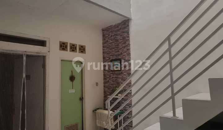 Rumah Bangunan 2 Lantai Akses Transportasi Mudah di Rawamangun 2
